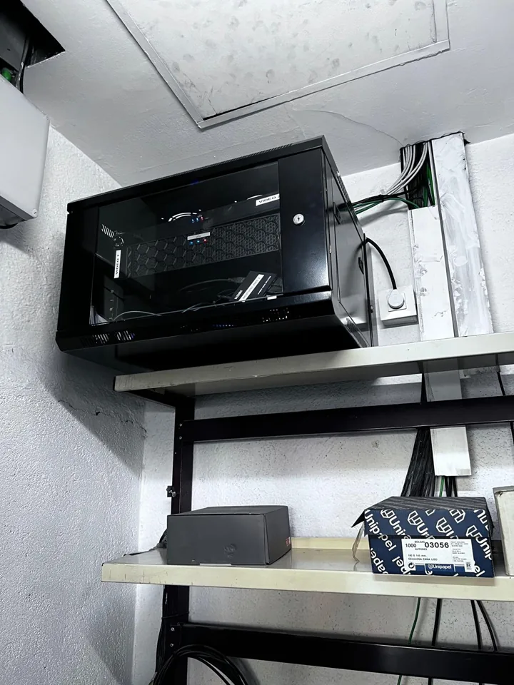 Equipos de seguridad en armario técnico